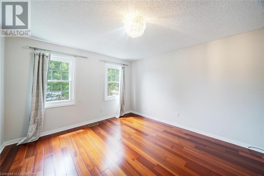Photo 31 of 102 Crawford Rose Drive, Aurora ON