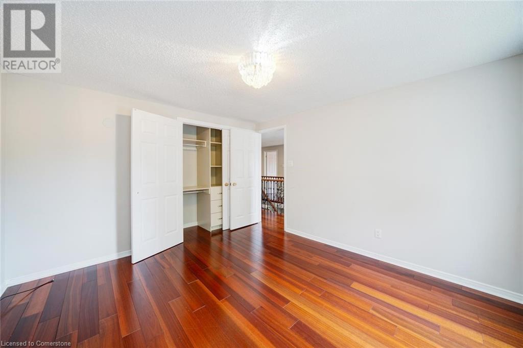 Photo 32 of 102 Crawford Rose Drive, Aurora ON