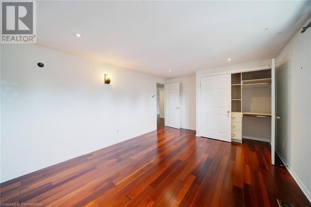 Photo 34 of 102 Crawford Rose Drive, Aurora ON
