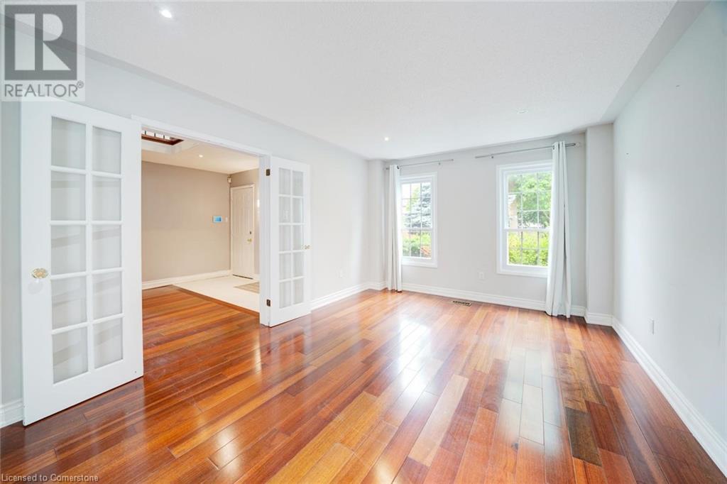 Photo 4 of 102 Crawford Rose Drive, Aurora ON