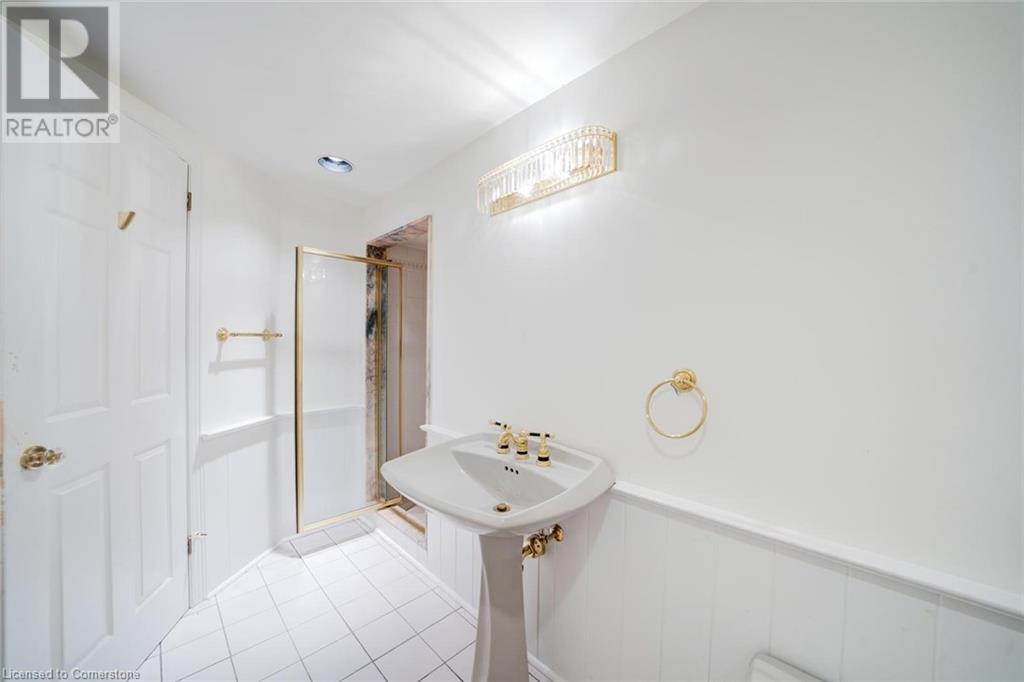 Photo 44 of 102 Crawford Rose Drive, Aurora ON