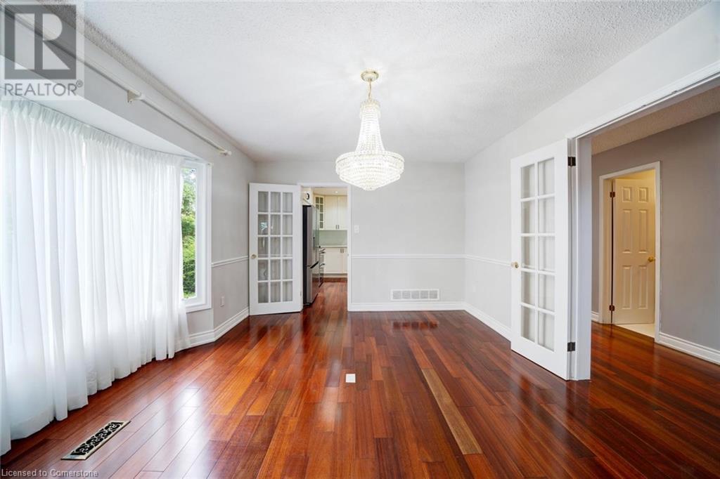 Photo 8 of 102 Crawford Rose Drive, Aurora ON