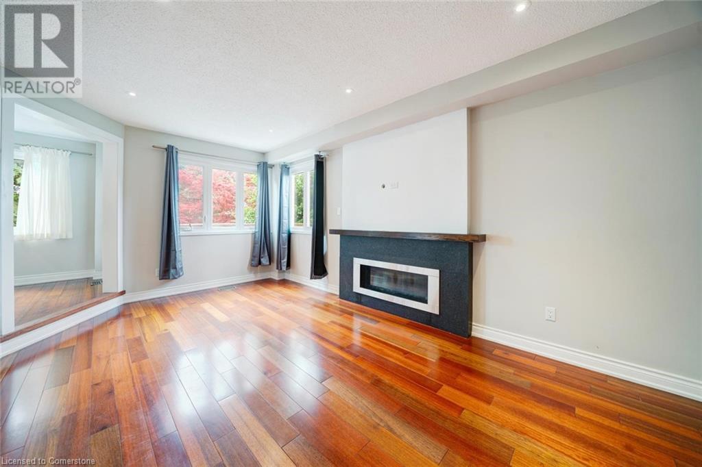 Photo 9 of 102 Crawford Rose Drive, Aurora ON