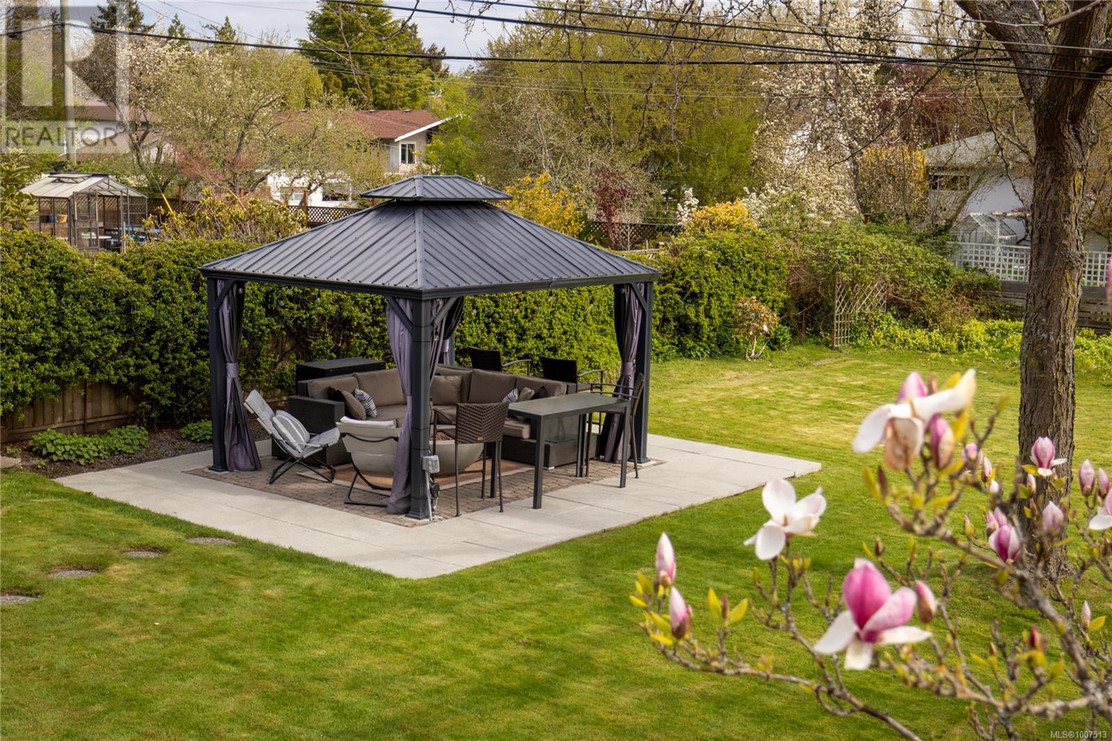 Photo 40 of 3505 Cardiff Pl, Oak Bay BC