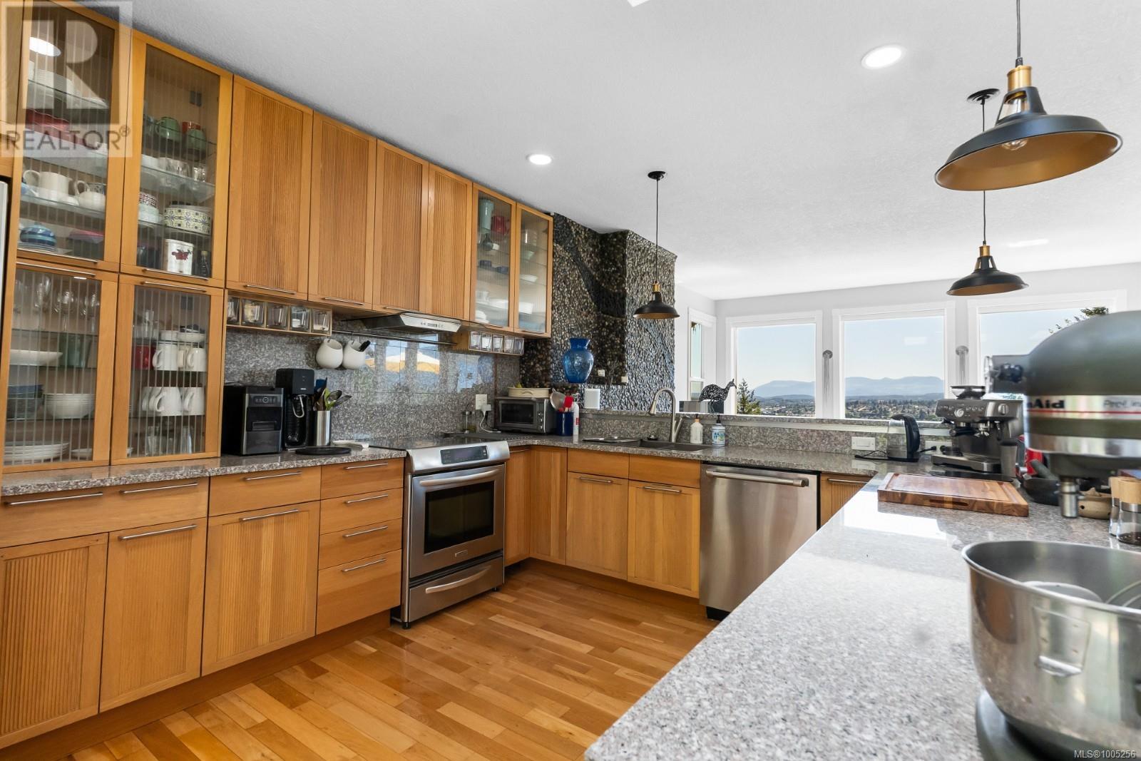 Photo 24 of 570 Cumberland Pl, Nanaimo BC