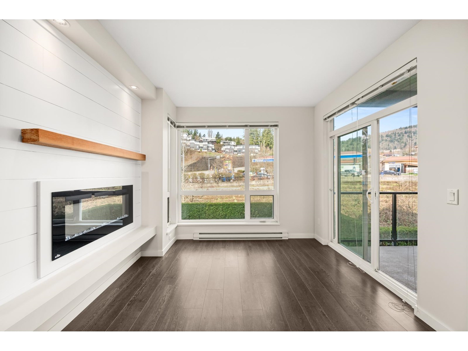 Photo 10 of 210 2242 Whatcom Road, Abbotsford BC