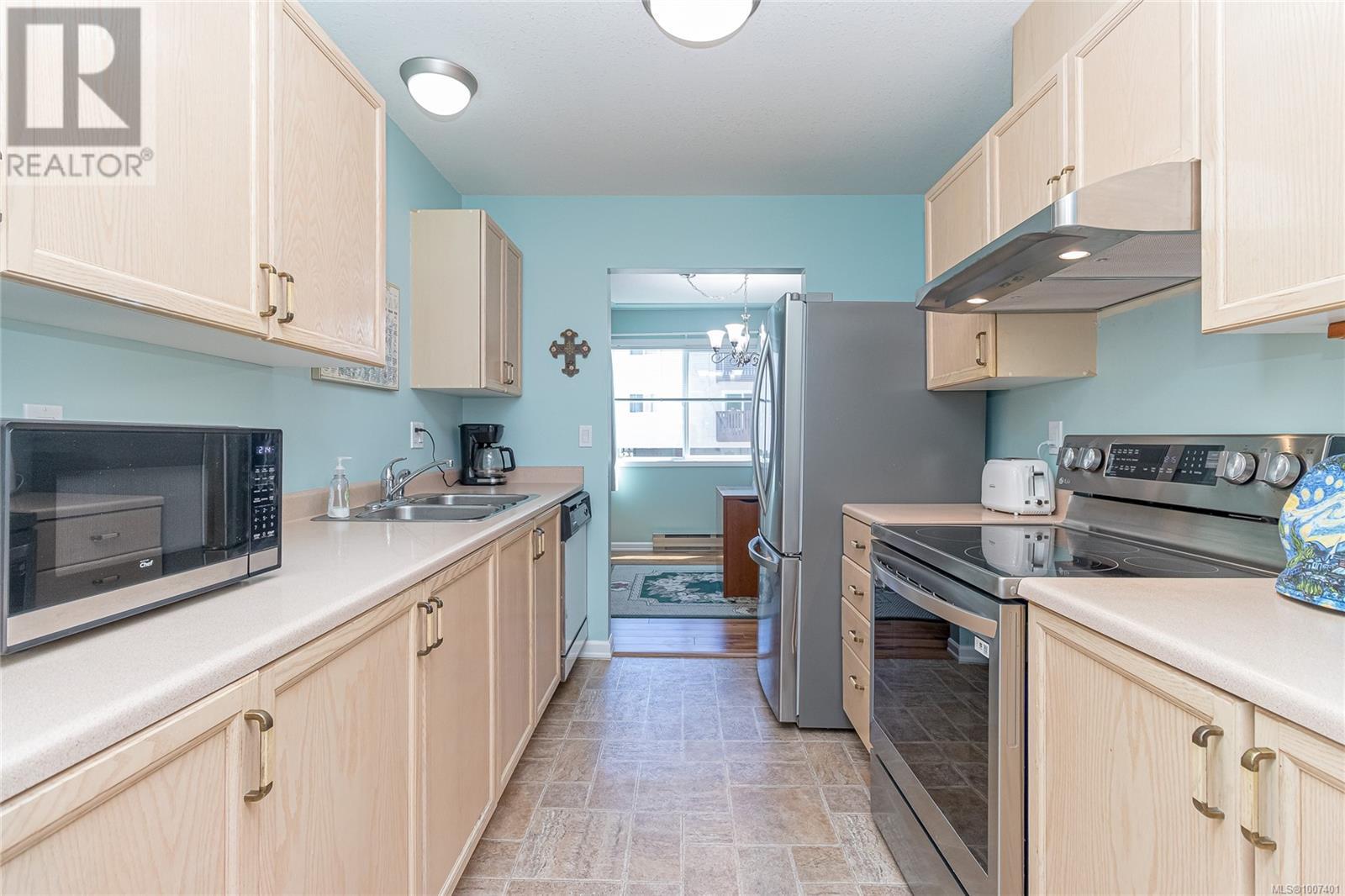 Photo 10 of 202 254 First St, Duncan BC
