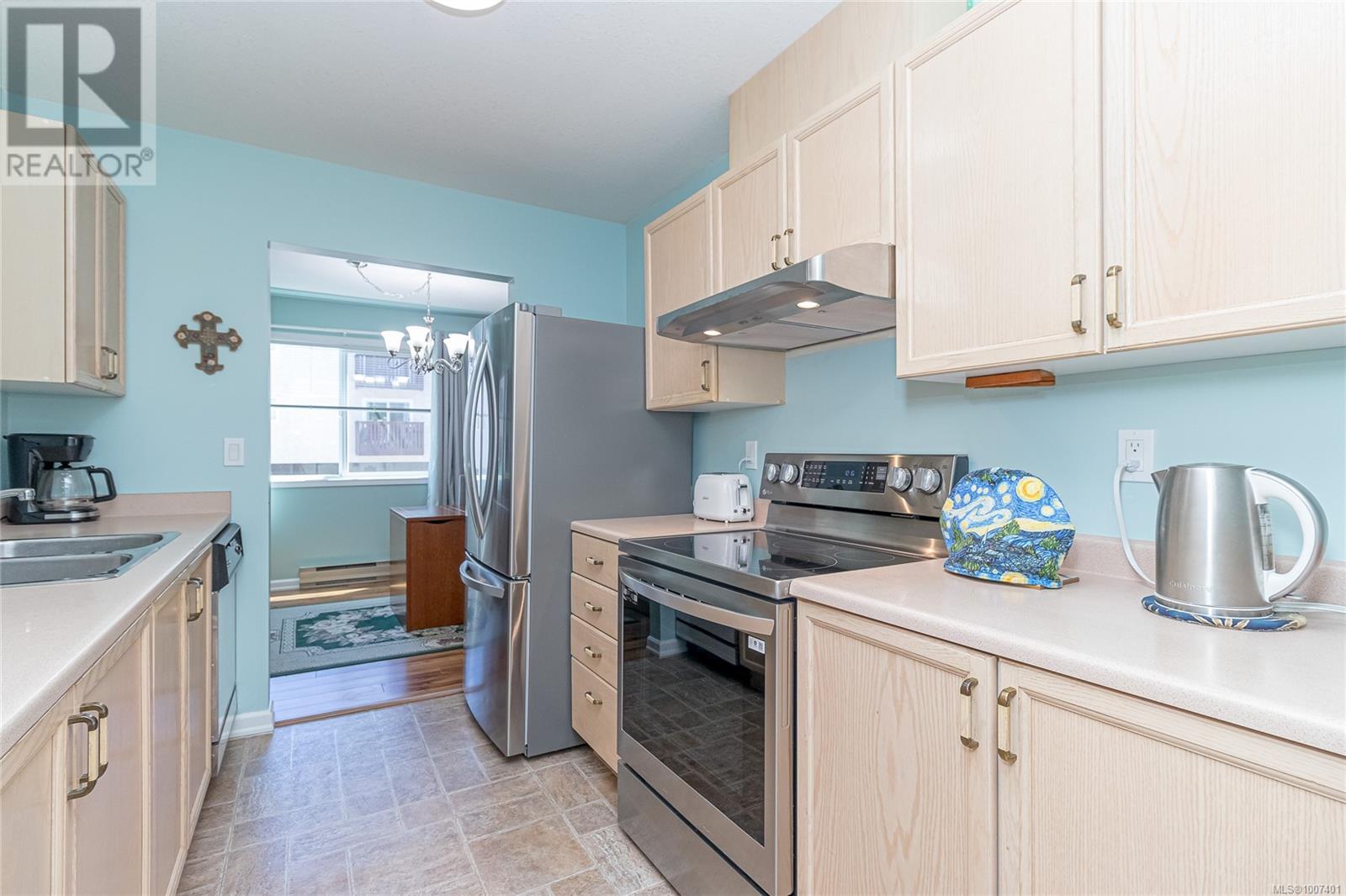 Photo 11 of 202 254 First St, Duncan BC