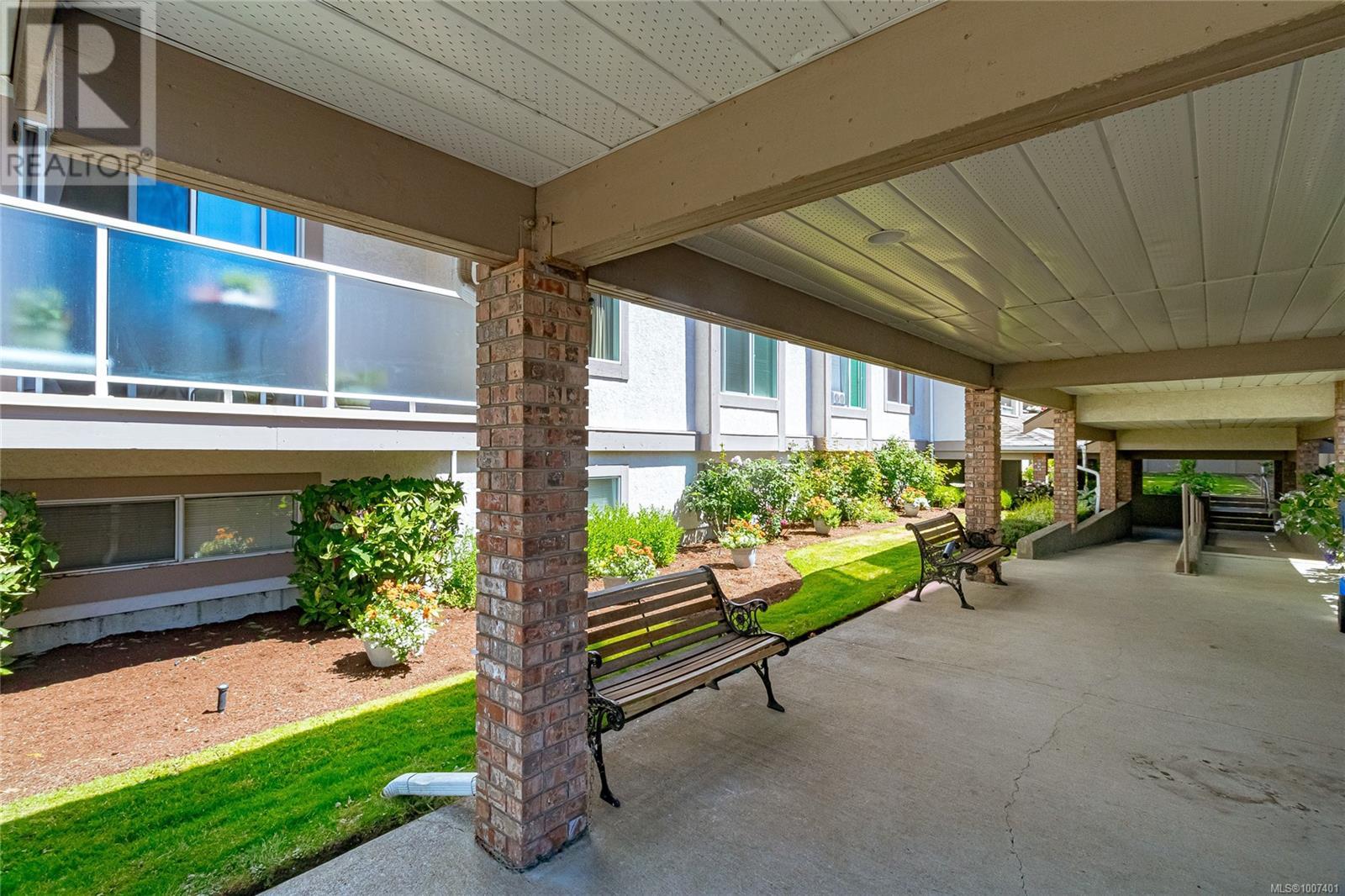 Photo 23 of 202 254 First St, Duncan BC