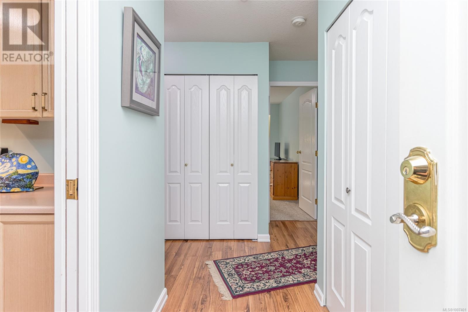 Photo 4 of 202 254 First St, Duncan BC