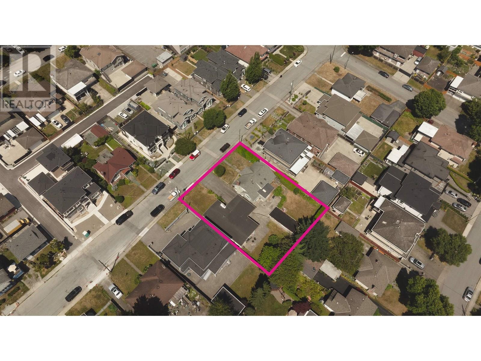 Photo 4 of 7750 15th Avenue, Burnaby BC