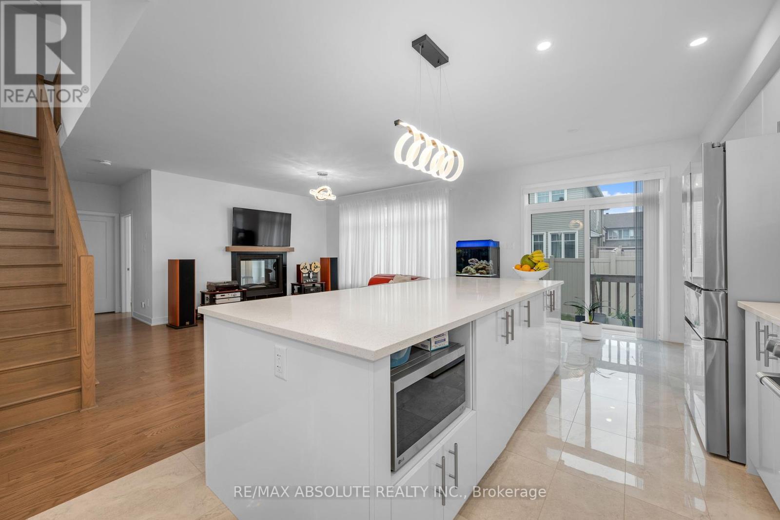 Photo 3 of 207 Osterley Way, Ottawa ON