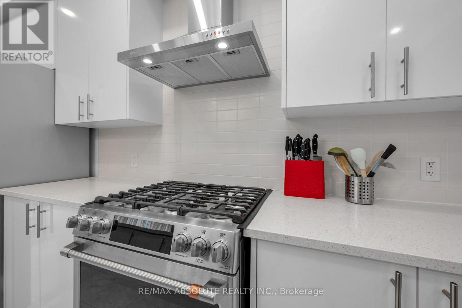 Photo 6 of 207 Osterley Way, Ottawa ON