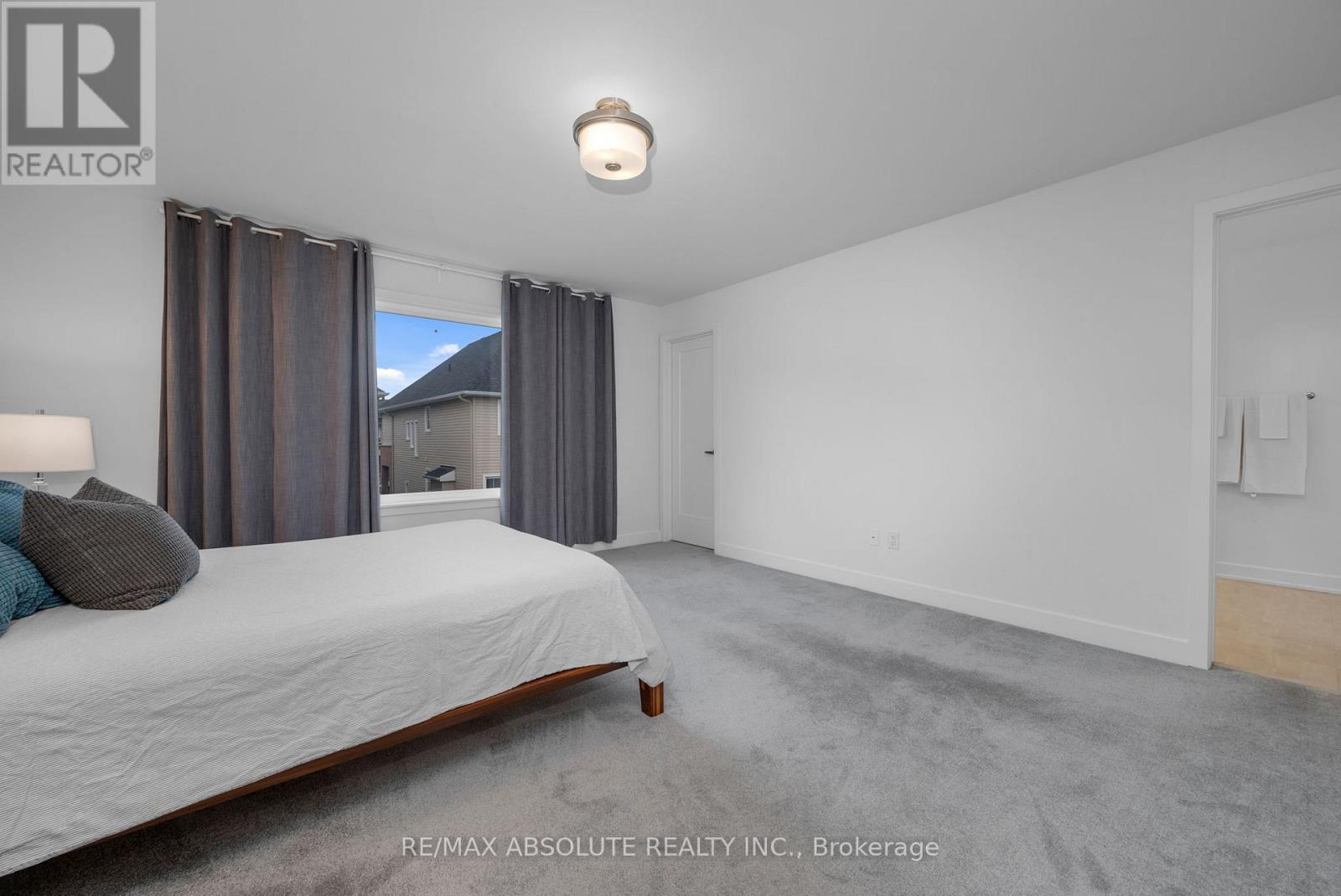 Photo 14 of 207 Osterley Way, Ottawa ON