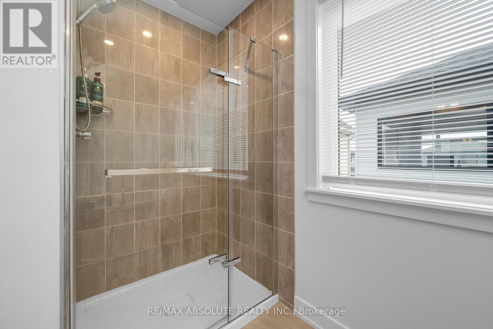 Photo 11 of 207 Osterley Way, Ottawa ON