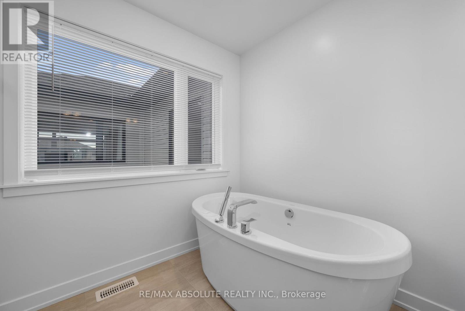 Photo 17 of 207 Osterley Way, Ottawa ON