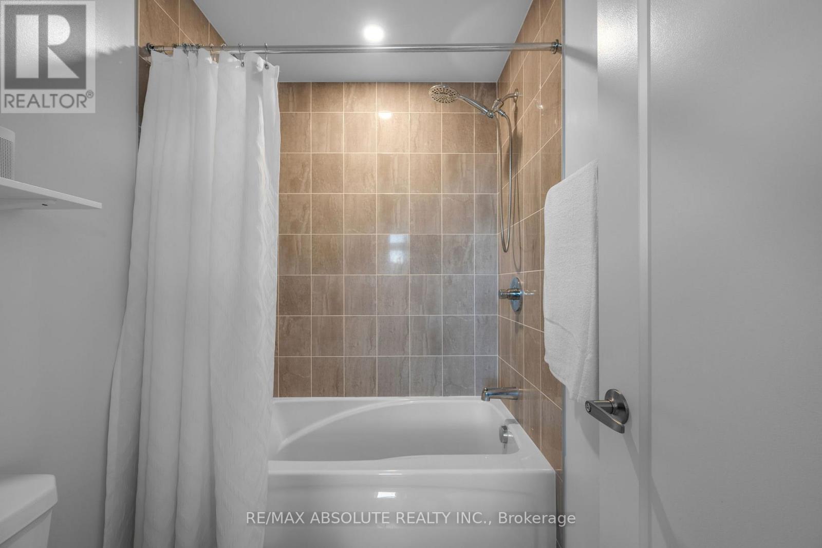 Photo 44 of 207 Osterley Way, Ottawa ON