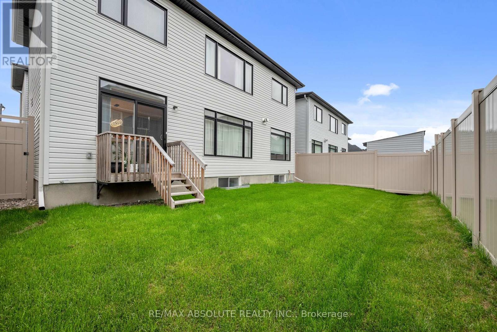 Photo 5 of 207 Osterley Way, Ottawa ON