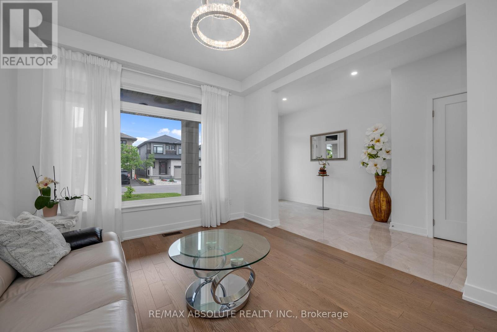 Photo 12 of 207 Osterley Way, Ottawa ON