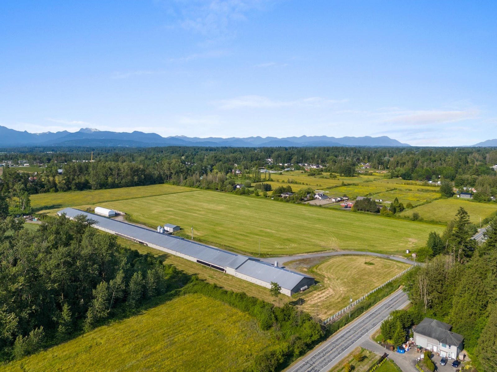 Photo 4 of 22733 40 Avenue, Langley BC