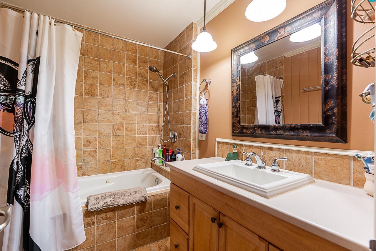 Photo 15 of 2527 256 Street, Langley BC