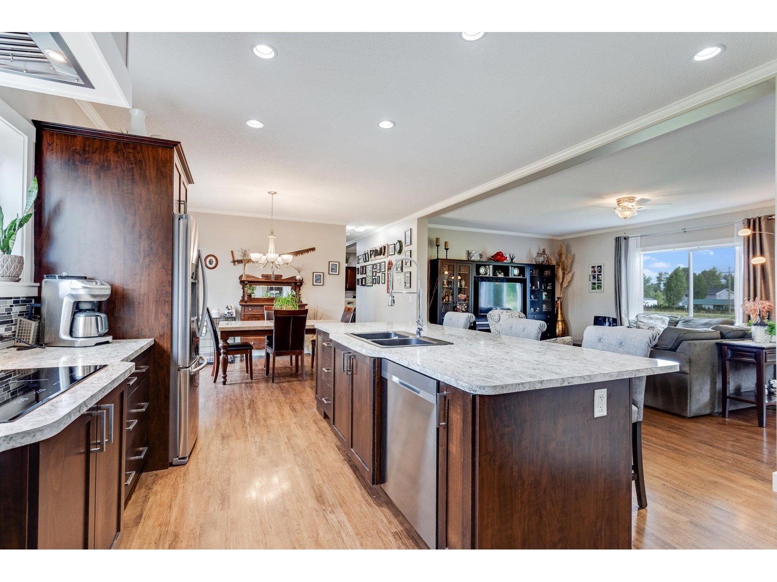 Photo 11 of 21370 24 Avenue, Langley BC