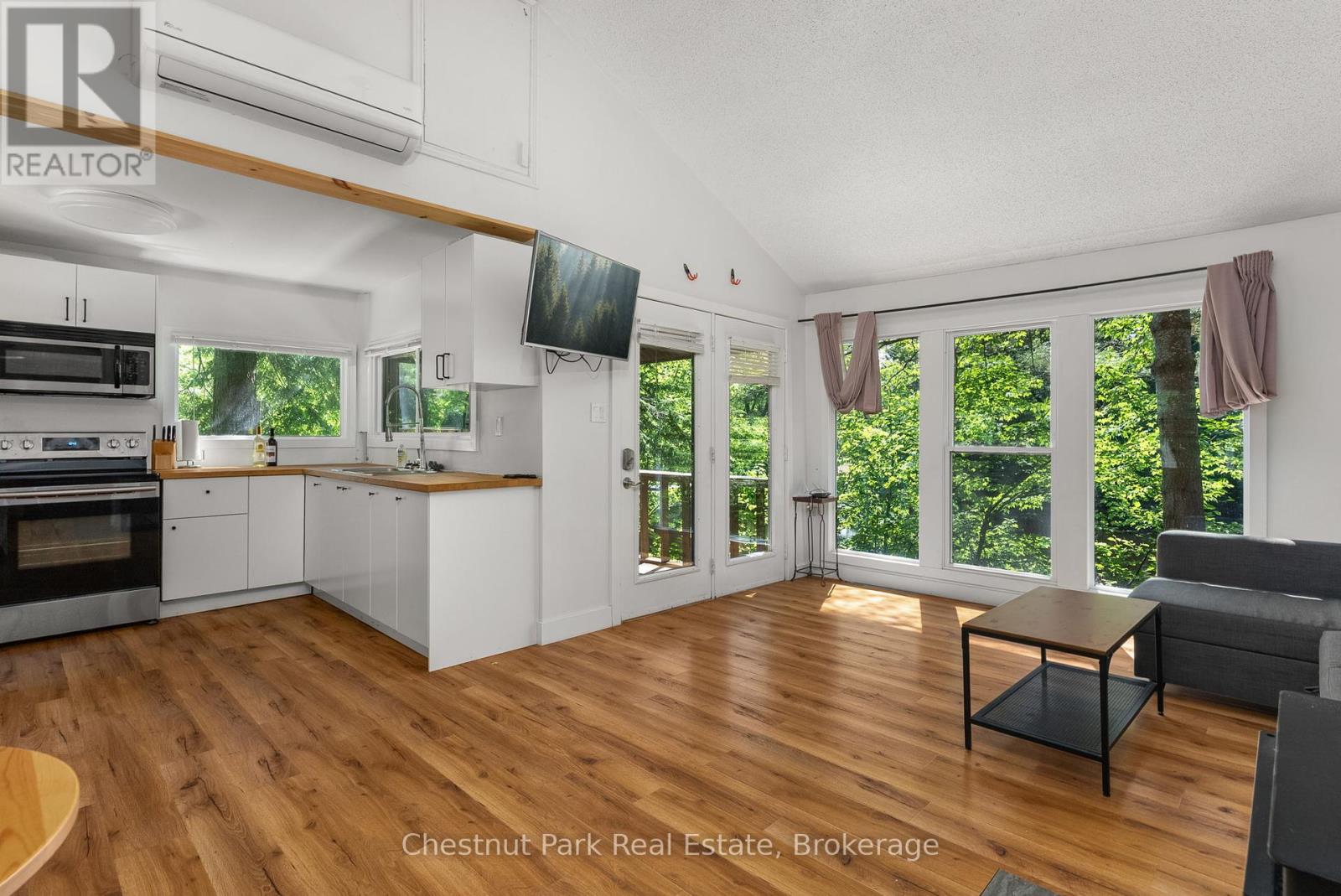 Photo 7 of 66 Bridgeview Lane, Huntsville ON
