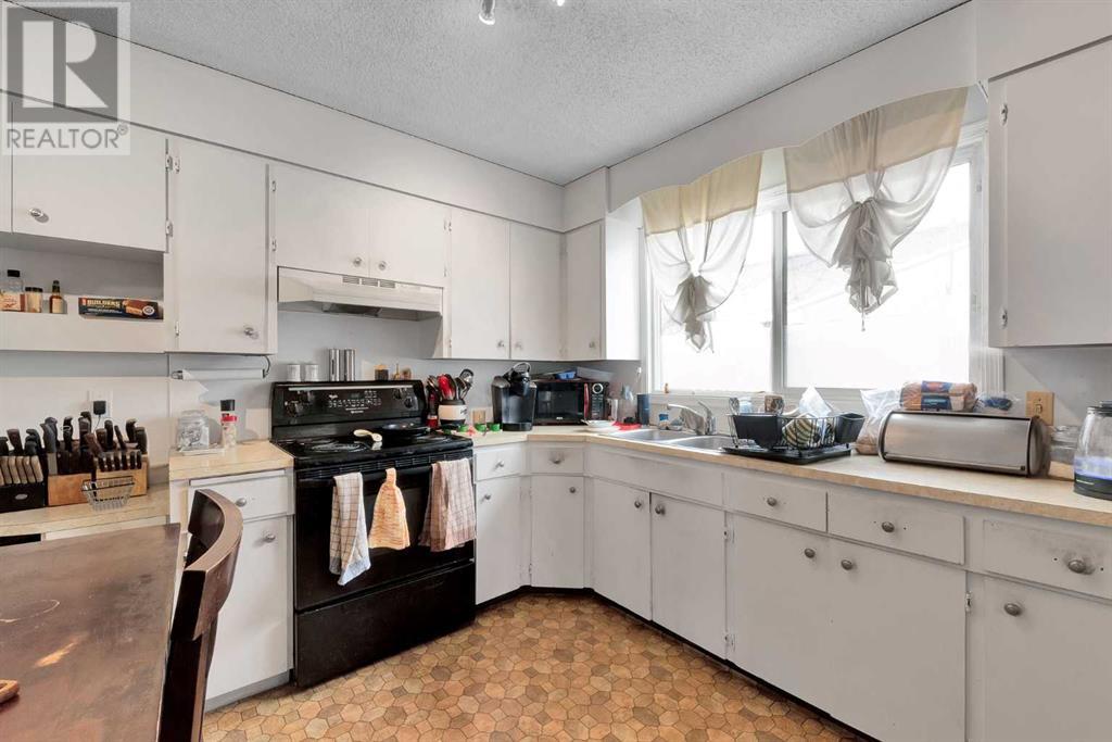 Multi-family House Bungalow for Sale in  &  Huntertown Crescent NW Huntington Hills Calgary 