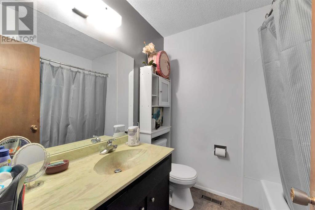 Multi-family House Bungalow for Sale in  &  Huntertown Crescent NW Huntington Hills Calgary 
