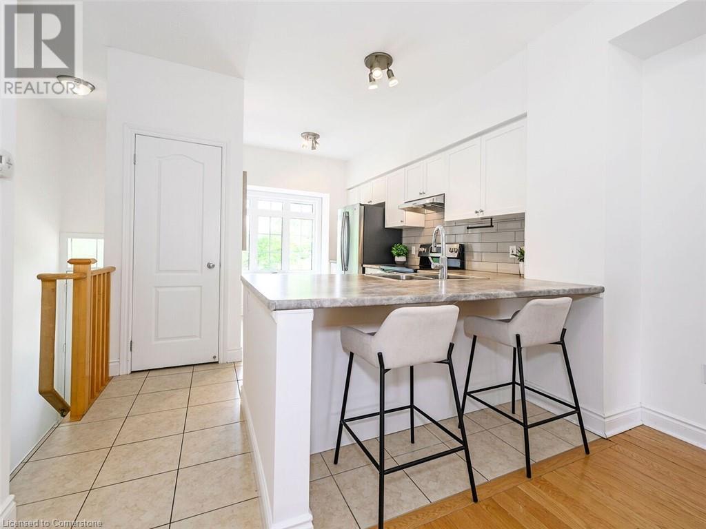 Photo 2 of 5080 Fairview St Street Unit 15, Burlington ON