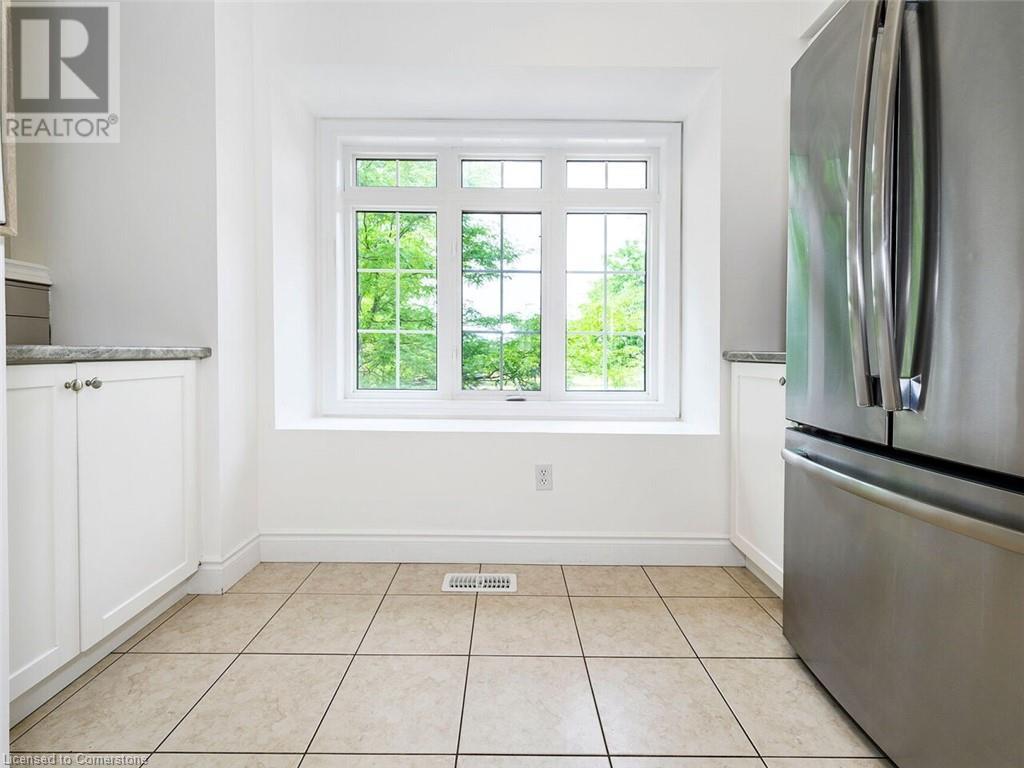 Photo 5 of 5080 Fairview St Street Unit 15, Burlington ON
