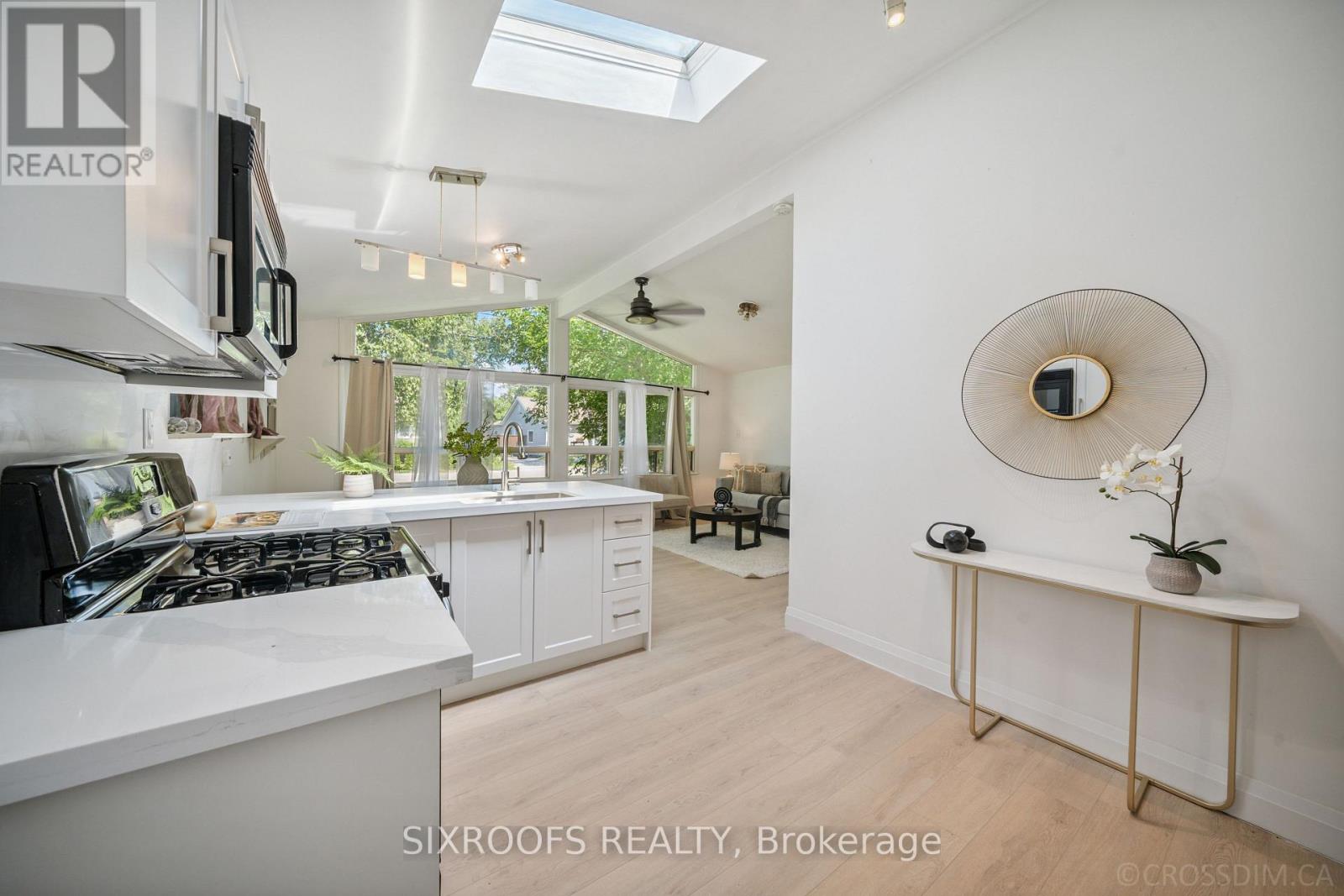 Photo 4 of 159 Bayview Avenue, Georgina ON