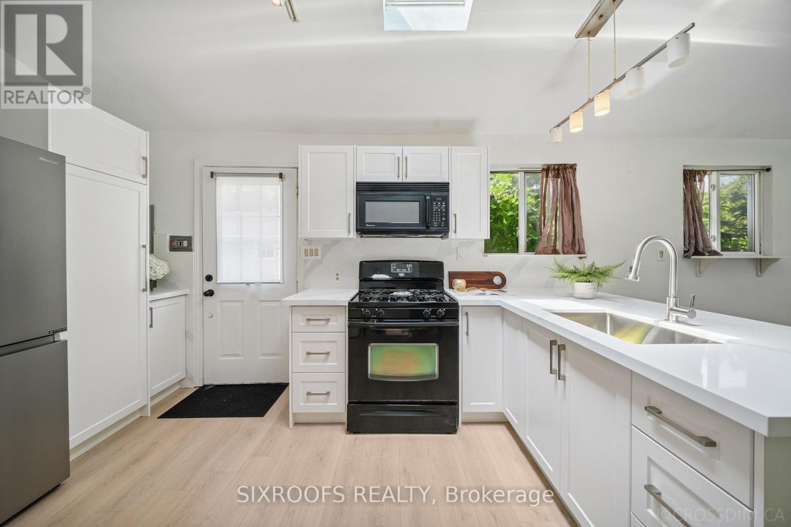 Photo 12 of 159 Bayview Avenue, Georgina ON