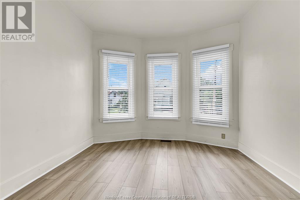 Photo 17 of 933 Chatham Street East, Windsor ON