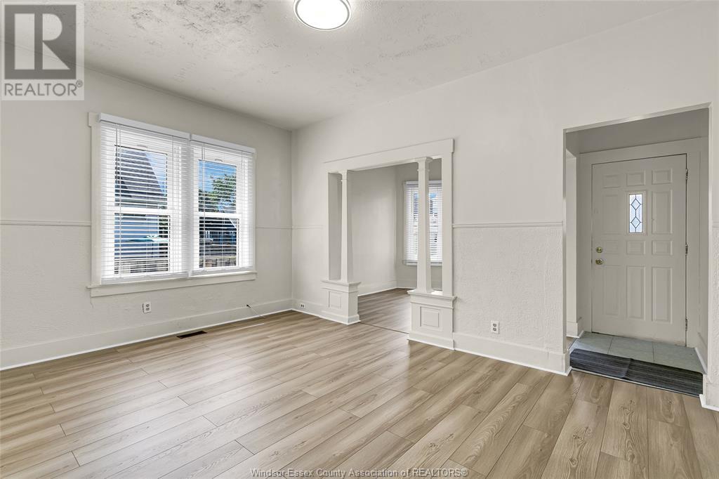 Photo 6 of 933 Chatham Street East, Windsor ON