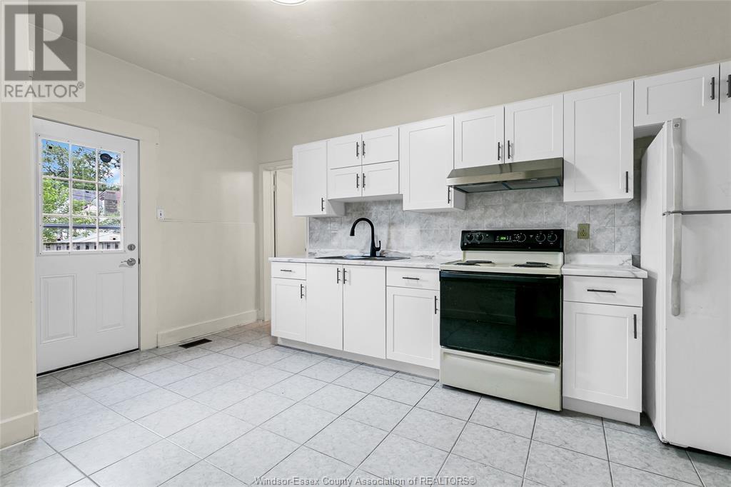 Photo 12 of 933 Chatham Street East, Windsor ON