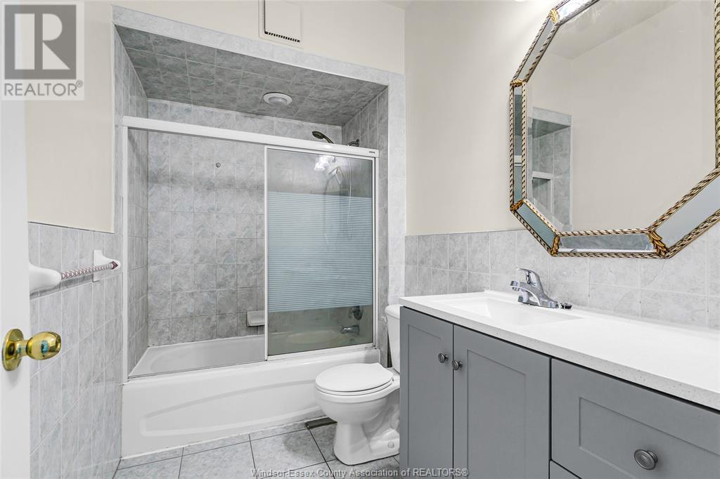 Photo 13 of 933 Chatham Street East, Windsor ON