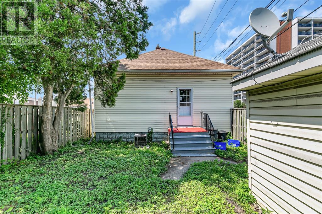 Photo 16 of 933 Chatham Street East, Windsor ON
