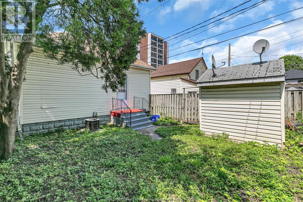 Photo 22 of 933 Chatham Street East, Windsor ON