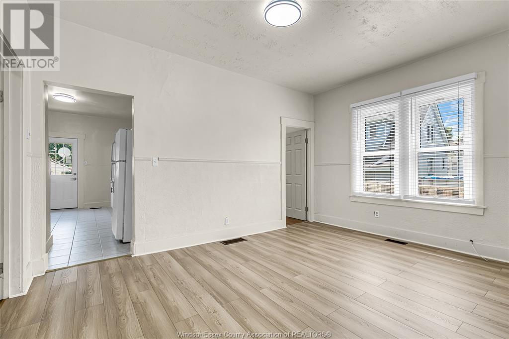 Photo 18 of 933 Chatham Street East, Windsor ON