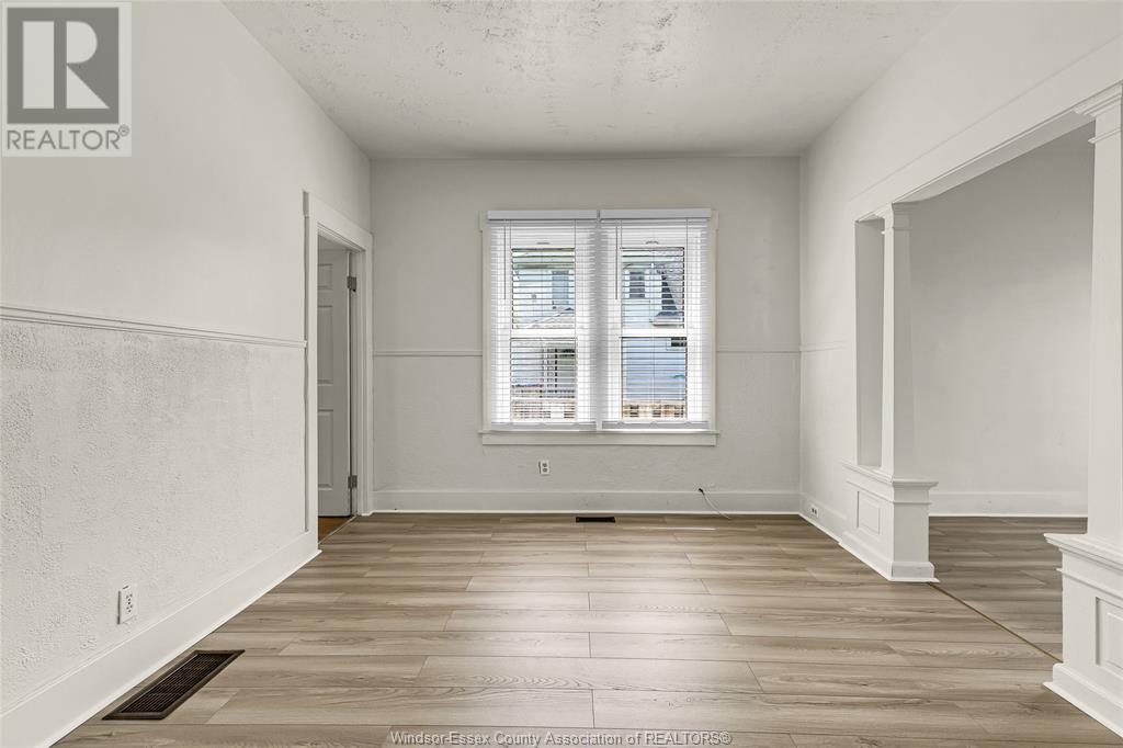 Photo 8 of 933 Chatham Street East, Windsor ON