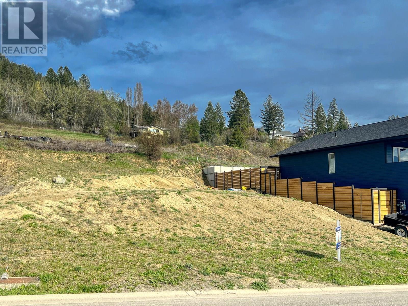 Photo 6 of 1126 12 Th Avenue N, Creston BC