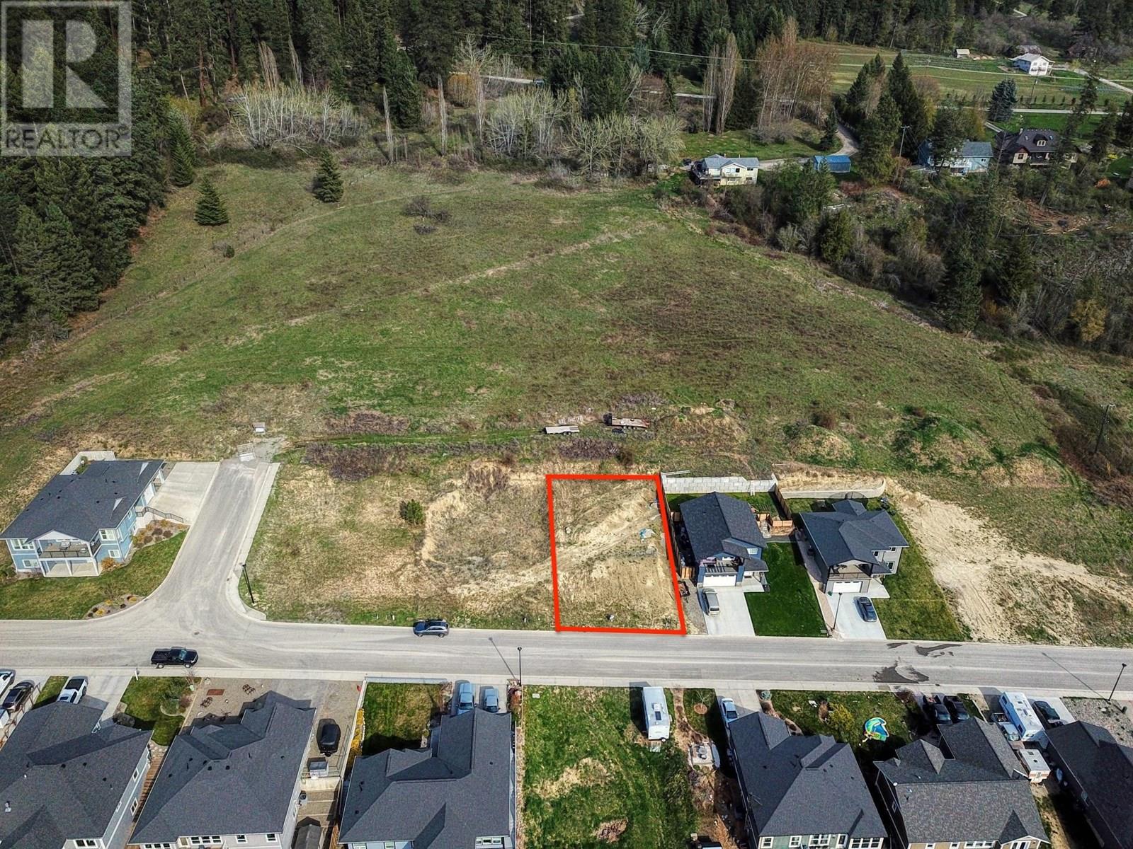 Photo 2 of 1126 12 Th Avenue N, Creston BC