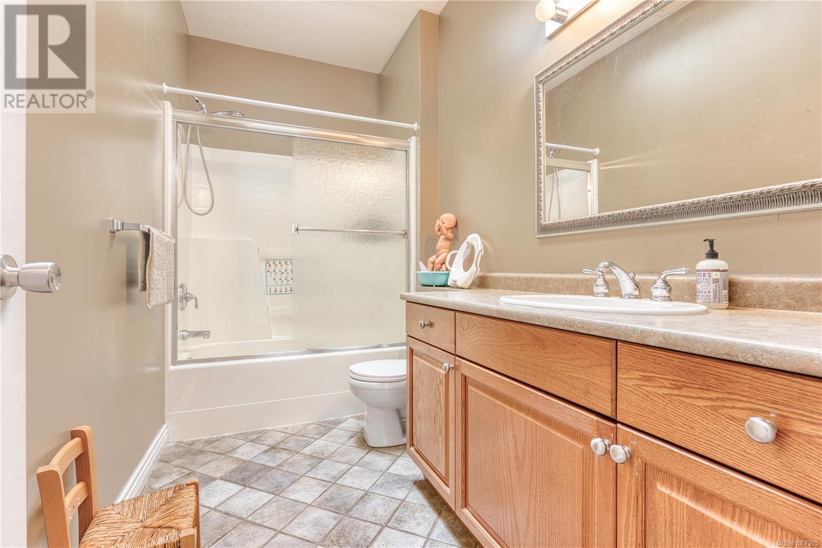 Photo 35 of 6381 Icarus Dr, Nanaimo BC