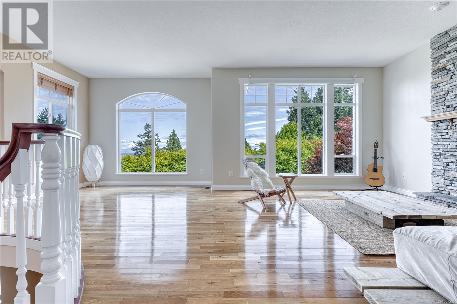 Photo 15 of 6381 Icarus Dr, Nanaimo BC