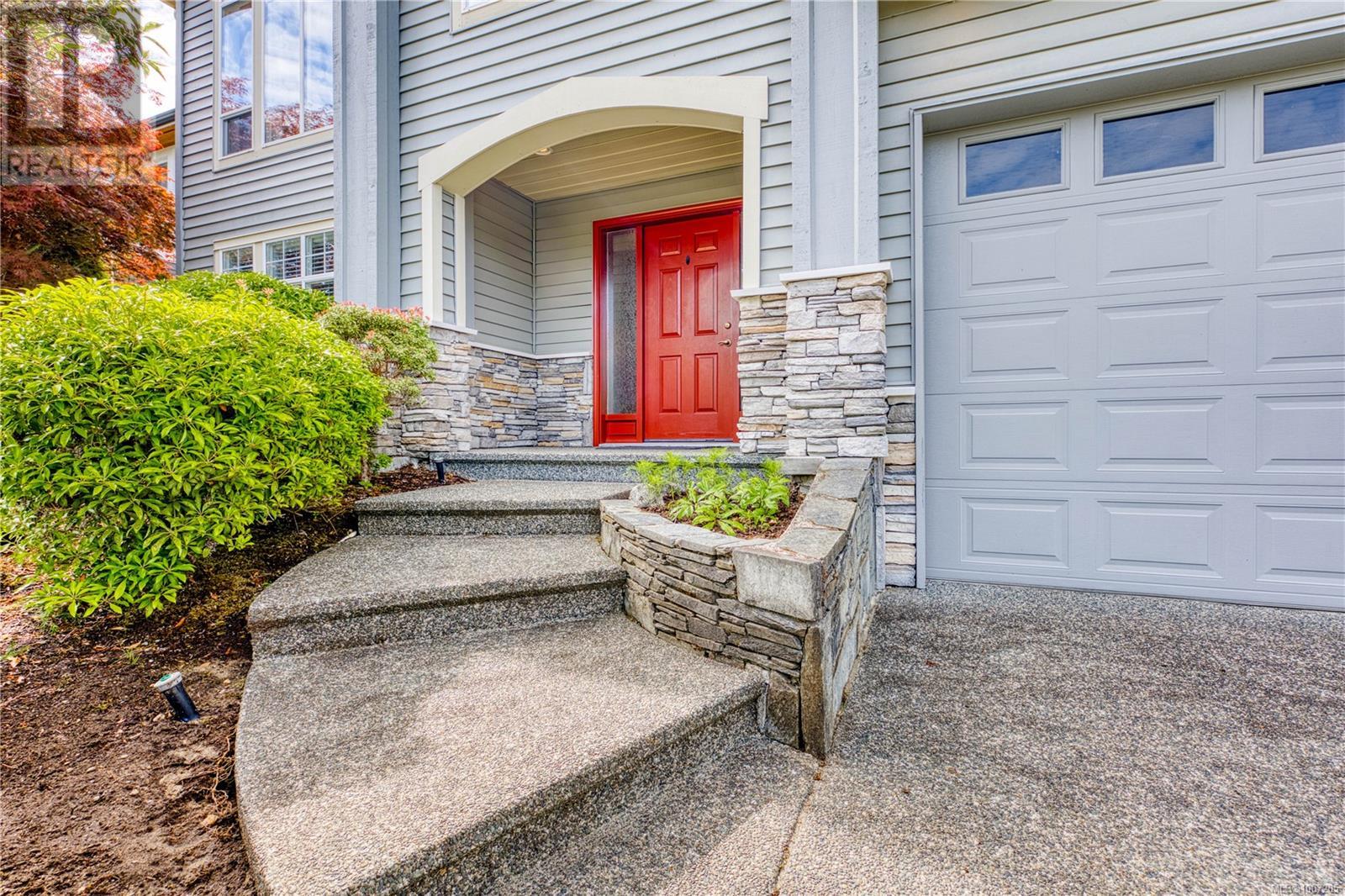 Photo 8 of 6381 Icarus Dr, Nanaimo BC