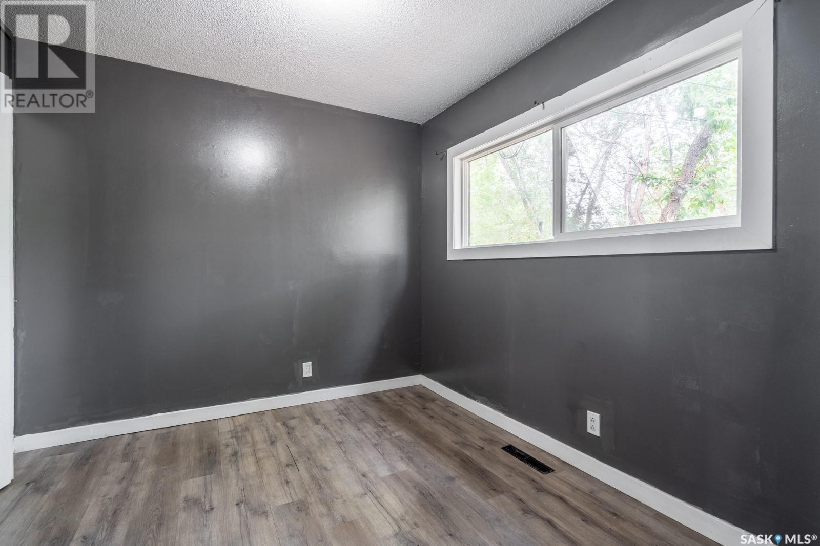 Photo 5 of 717 Montague Street, Regina SK