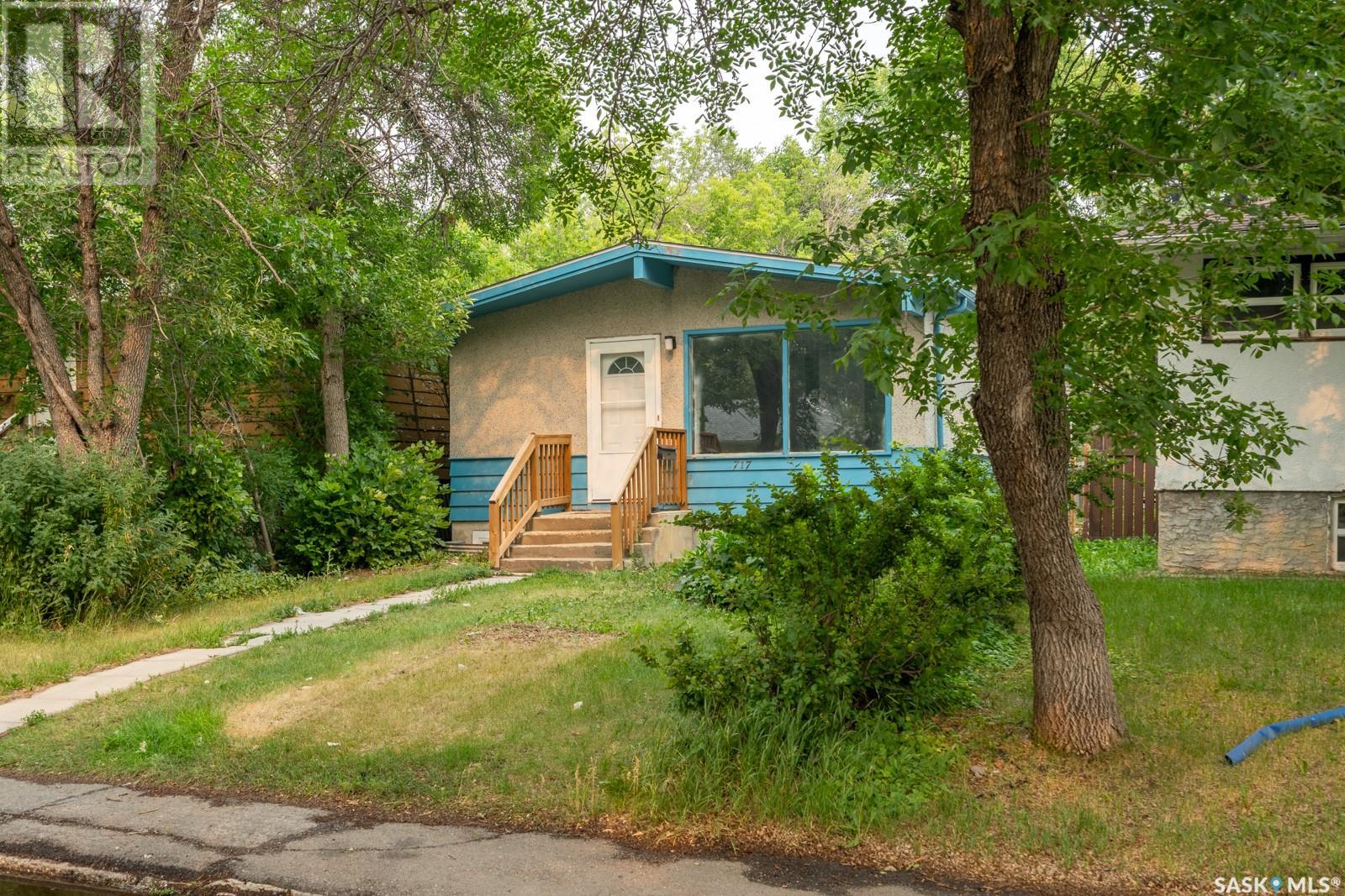 Photo 11 of 717 Montague Street, Regina SK