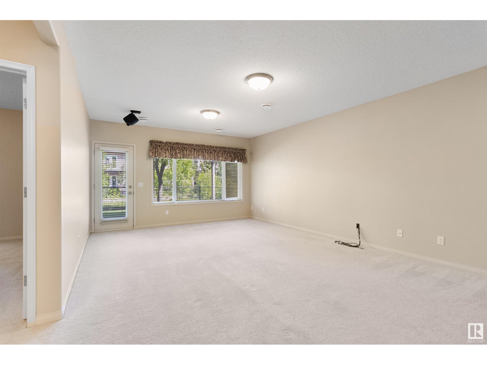 Photo 10 of 7 10848 8 Av Sw, Edmonton AB