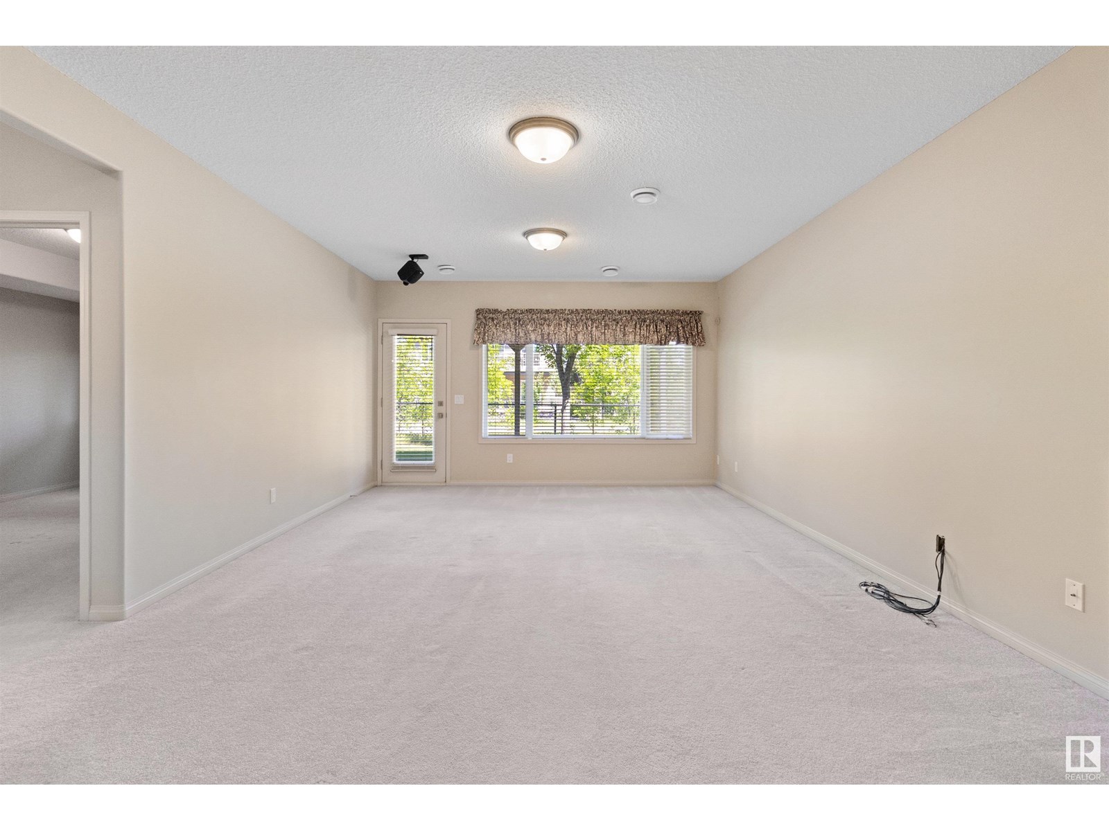 Photo 12 of 7 10848 8 Av Sw, Edmonton AB